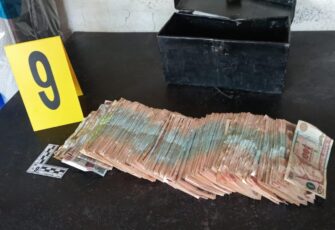 Capturan a mujer de 61 años por encontrarle dudosa cantidad de dinero