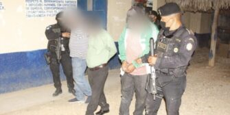 Capturados tres hombres que trasladaban a 66 extranjeros