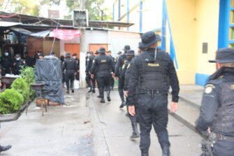 Reclusos tenían conexión a Internet en cárcel de Puerto Barrios