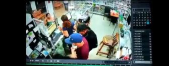 VIDEO | Ladrones entran a local y con pistola en mano roban en el negocio