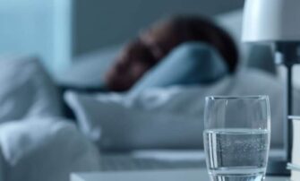 Consejos: toma agua pura antes de dormir