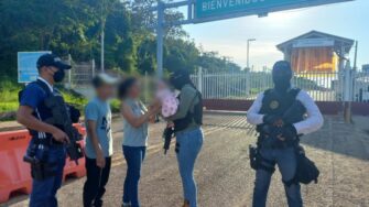 Entregan a sus padres a bebé raptada en Mixco y encontrada en Chiapas
