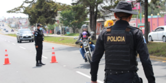 Encuentran a 29 migrantes hondureños en bus y capturan al conductor