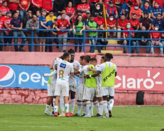 Comunicaciones vence a Municipal en el juego de ida de la final del Clausura