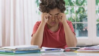 Evita la fatiga ocular a la hora de estudiar