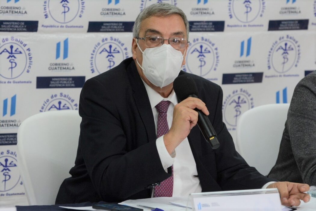 Ministro Coma mascarillas de nuevo en el país