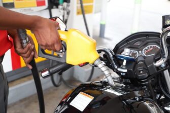Nuevos precios de referencia del combustible evidencian rebaja