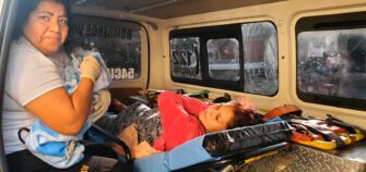 Nace dentro de vehículo y pesa 7 libras