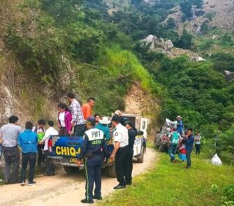 Confirman al menos 17 fallecidos en Chiquimula tras caer a un barranco