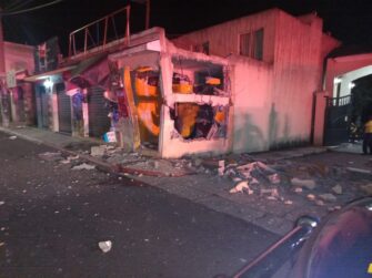 Delincuentes intentaron obtener dinero de un cajero y lanzaron artefacto explosivo