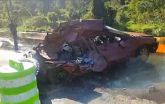 FUERTE ACCIDENTE EN CUESTA DE VILLALOBOS | Cisterna cargado con aceite de palma africana impacta a otros vehículos