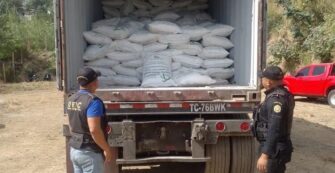 Frustran los planes de tres roba furgones