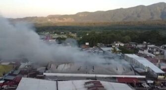 Incendio en mercado de Patulul destruye varios locales