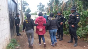 Guatemalteca y extranjero escondían droga