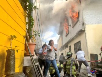 ALARMA EN LA TERMINAL | Voraz incendio destruye librería