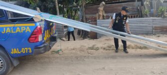 LO BUENO DE GUATE | Policías construyen vivienda para vecino