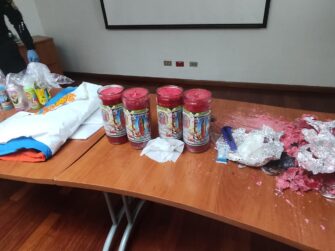 Curiosa encomienda: Enviaban hacia Estados Unidos cocaína dentro de veladoras