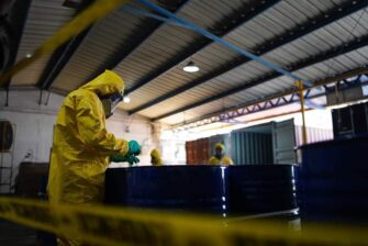 Ministerio de Gobernación reporta hallazgo de 120 toneles con fentanilo en Puerto Barrios