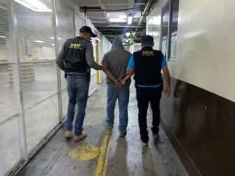 PNC decomisa armas de fuego y captura a sujeto en operativo en la zona 13