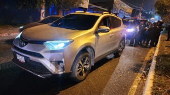 Recuperan vehículo en Mixco y realizan capturas