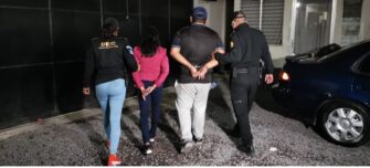 PNC captura a dos personas con Q309 mil sin documentación en zona 11