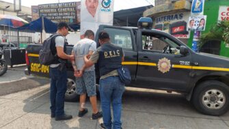 ALLANAMIENTO | Localizan armas y droga