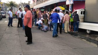 Tres personas heridas en ataque armado durante evento político