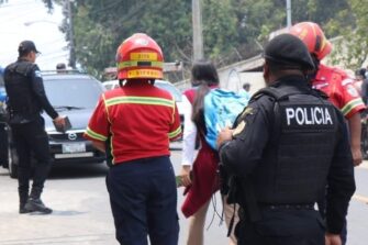 Trágico incidente armado en zona 21: una mujer muere y tres resultan heridas frente a una escuela