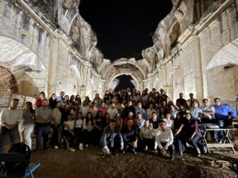 San Carlos: tercer emestre de Derecho Penal I ilumina la Iglesia Vieja como parte de su proyección social