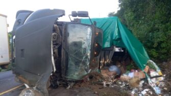 Tres soldados heridos tras volcar camión en San Marcos