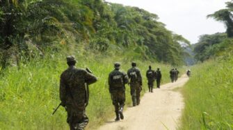 Soldado abre fuego durante funeral en el Congo, matando a 9 niños y 3 adultos