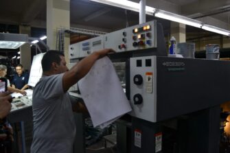 Inicia impresión de papeletas para la segunda vuelta electoral en Guatemala entre binomios de UNE y Movimiento Semilla