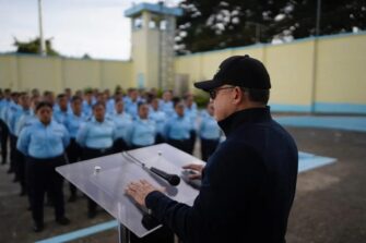 Mujeres privadas de libertad reciben visitas por videollamada y siguen estudiando