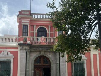 Funcionaria del TSE es capturada por presunto abuso de autoridad