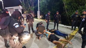 Seis hombres bajo efectos de licor y armados capturados en gasolinera en zona 25