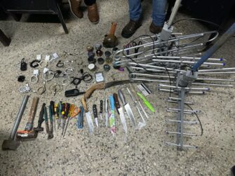 Descubren arsenal de contrabando en el centro carcelario Pavoncito de Fraijanes