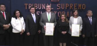 Bernardo Arévalo y Karin Herrera obtienen credenciales para asumir