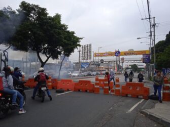 Bloqueada la avenida Petapa en la zona 12 de Guatemala