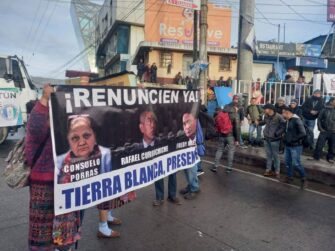 Protestas en Guatemala paralizan carreteras en demanda de renuncias