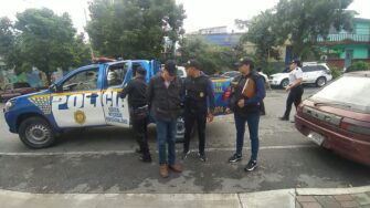 Capturan a presunto agresor de mujer en tienda de conveniencia