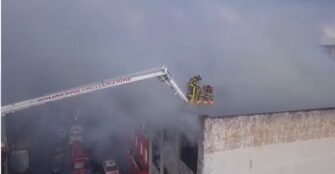 Perdidas deja voraz incendio en bodega de producto navideño