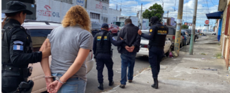 Pareja de presuntos asaltantes capturada en la zona 12: vínculos con múltiples delitos