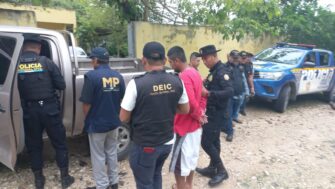 Capturan a dos individuos acusados de homicidio en grado de tentativa en Petén