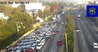 Inicia caravana hacia ciudad de Guatemala exigiendo la renuncia de la fiscal general