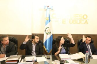 Denunciante ausente en audiencia clave: Continúa el proceso contra vicepresidente