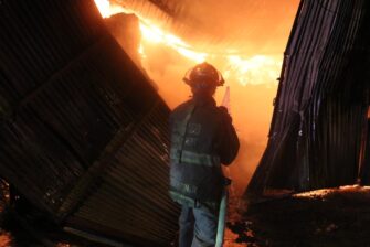 BOMBEROS DE TRES ESTACIONES UNEN FUERZAS