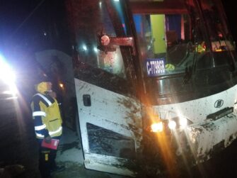 Interamericana: Bus derrapa por hielo en el kilómetro 102
