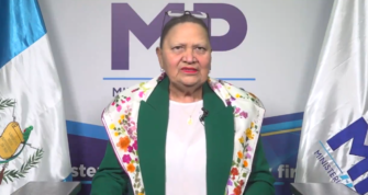 Consuelo le responde a Arévalo y dice que no va a renunciar