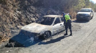 Encuentran vehículo incendiado y abandonado en Peronia