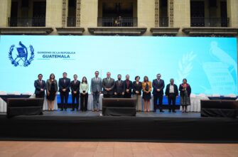 ¿Qué funcionarios integran la Comisión Nacional contra la Corrupción de Arévalo?